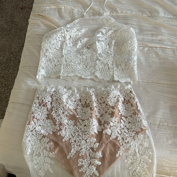 Two pieces  white and cream size medium - Picture 6 of 6